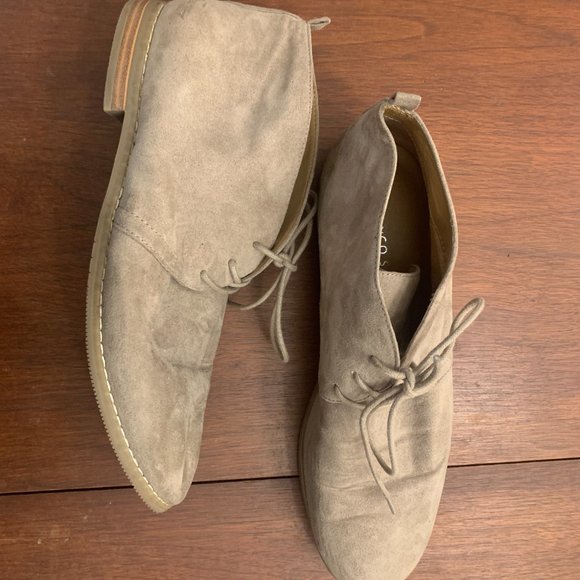 NWOT - Franco Sarto Tan Suede Oxfords - size 8.5 - Picture 2 of 3